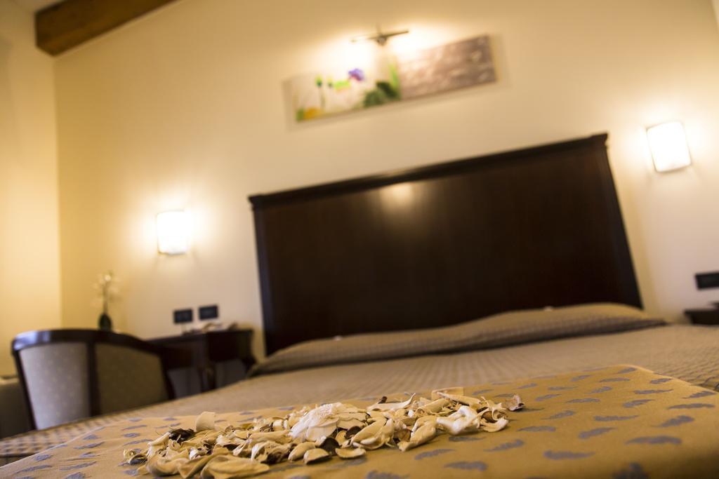 Hotel Regio Rubiera Habitación foto