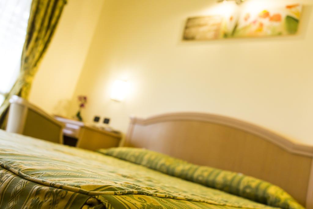 Hotel Regio Rubiera Habitación foto