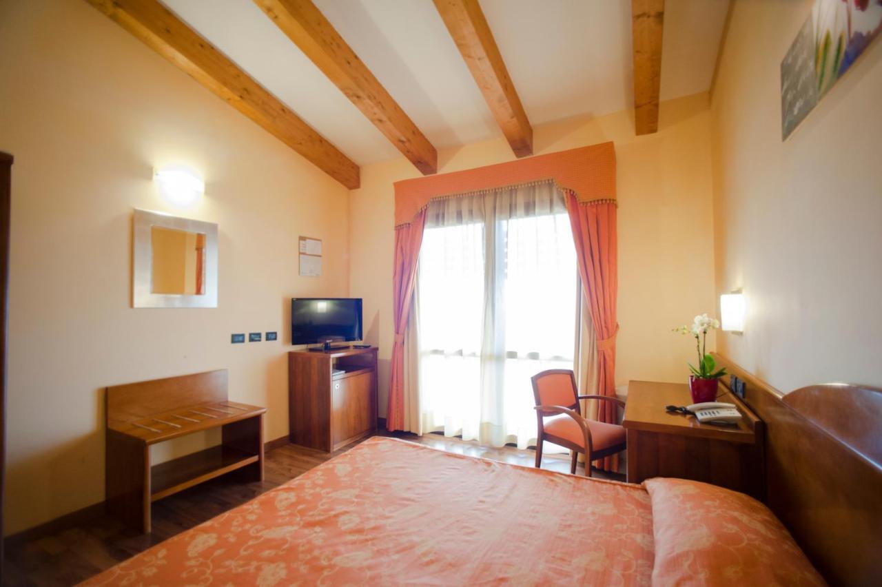Hotel Regio Rubiera Habitación foto